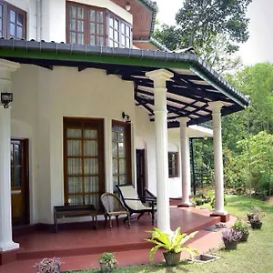 https://pearl-house.negombohotels.net